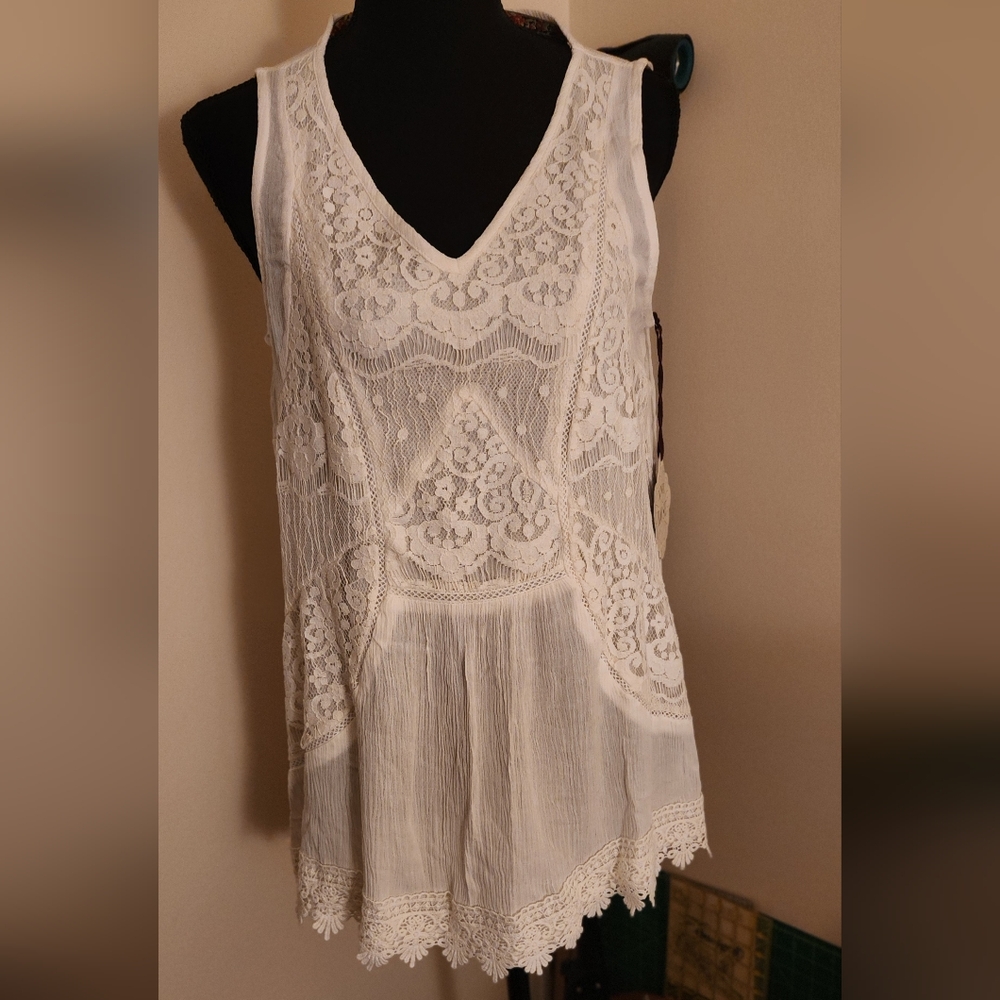 Elegant White Lace Women's Top